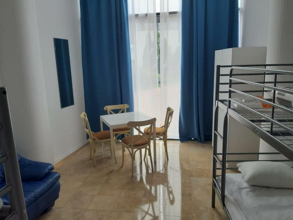Hotel Andy Km 36 Βουκουρέστι Εξωτερικό φωτογραφία